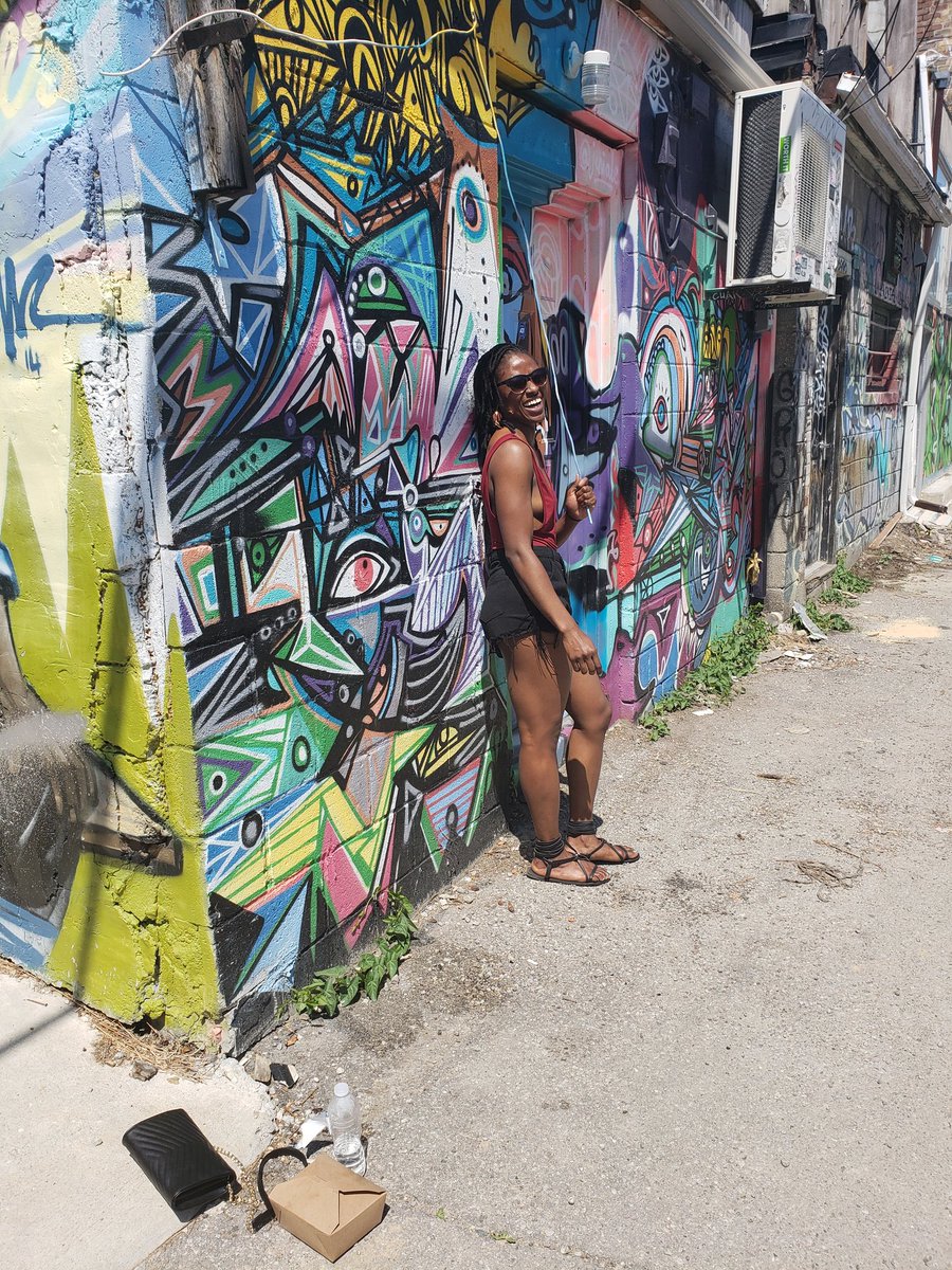 fatusince92's tweet photo. @Drake chilling on the patio thinking of where to go later. Dundas West or Kensington market? @Loco_LA34 @MissSimonie https://t.co/jbwSXIrD2j