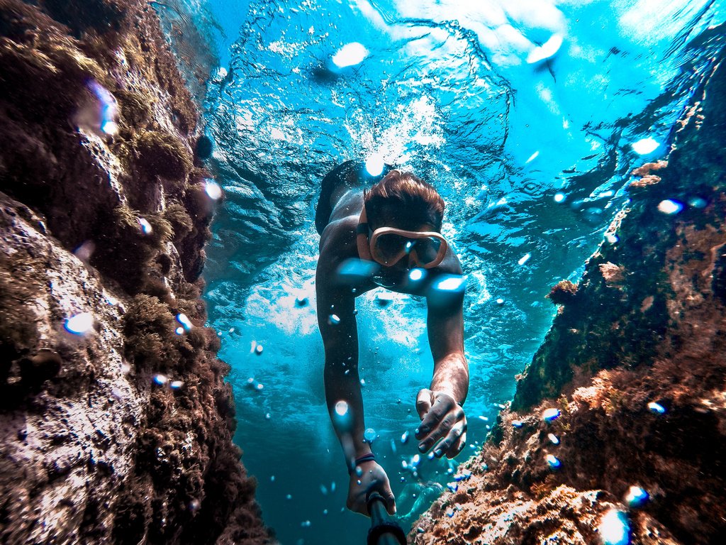 fareconnect's tweet photo. Dive deep and don't forget your #Seflie stick! Where in the world is your favorite #snorkel spot? https://t.co/28zVgmndEy