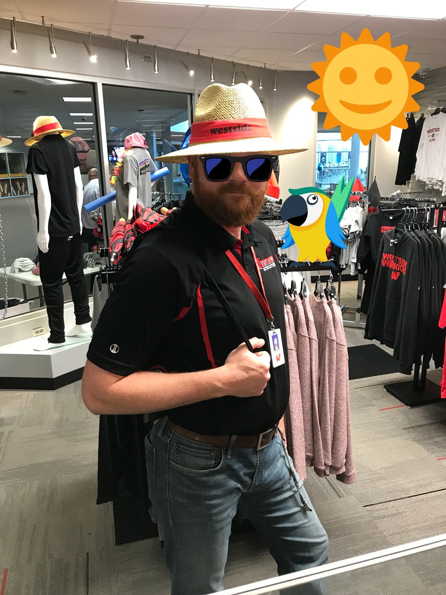 AaronBredenkamp's tweet photo. Summer shopping and looking gooooooooood! #WestsideCelebrates https://t.co/jLWt9DaaDw