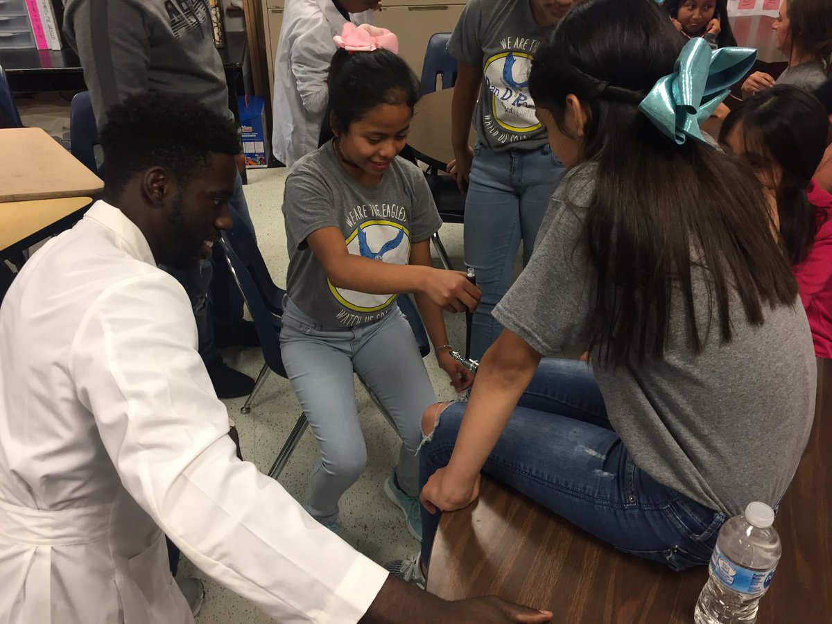 DanDRogersDISD's tweet photo. UT Southwestern Future Doctors Pipeline Program sharing valuable career info w/5th graders. @MRamirezDISD @PersonalizeDISD @dallasschools https://t.co/FegmrONSK0