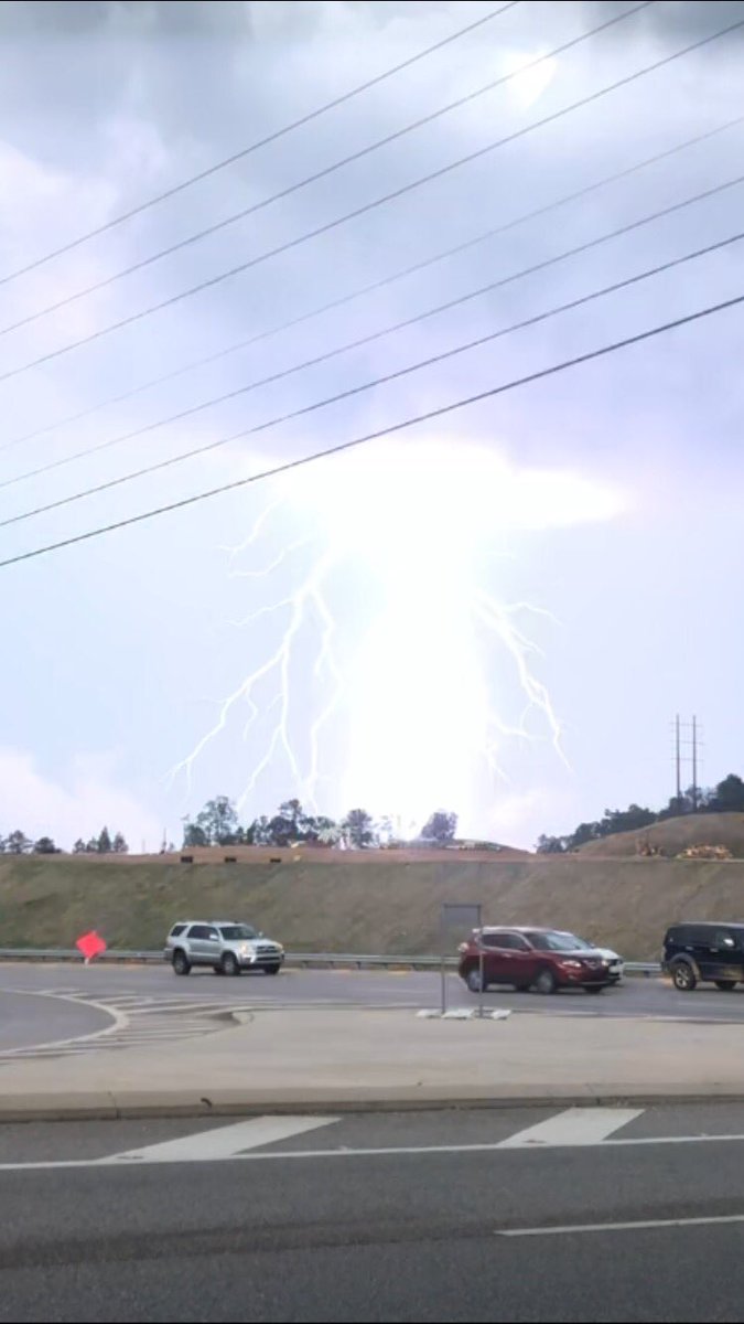 joseph_jbn2213's tweet photo. Lightning strike near the Hoover Met in Hoover, Alabama during the SEC Baseball Tournament @spann @MegTom_WX @NWSBirmingham https://t.co/RiOLmtjB7O