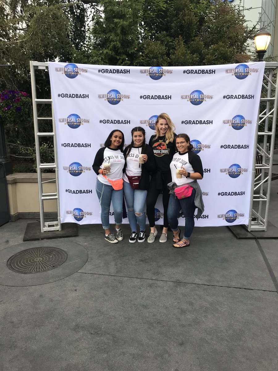 paigeywaggey2's tweet photo. #gradbash2k18 https://t.co/LZzgAi4p3Q