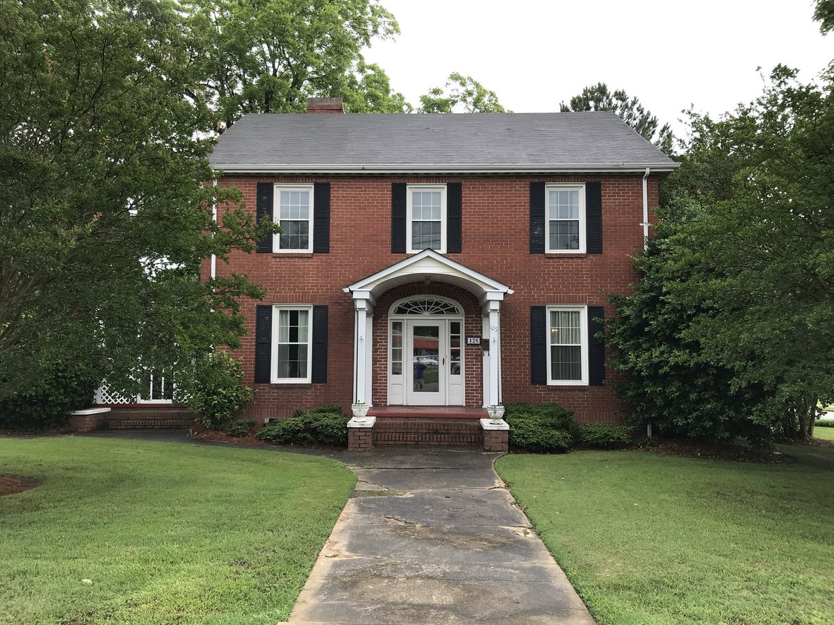 Joey_Denton's tweet photo. Thank you FBC Clover for making your parsonage into a missionary home &amp; for housing @7OaksChurch @imb missionaries on stateside assignment! https://t.co/Qyn9ipl1wj