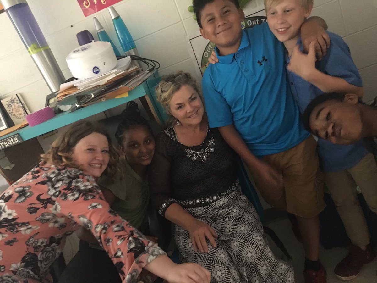 FricksMarilyn's tweet photo. #LastDayofSchool#Pesdragonspin https://t.co/tRzbRi8uIL