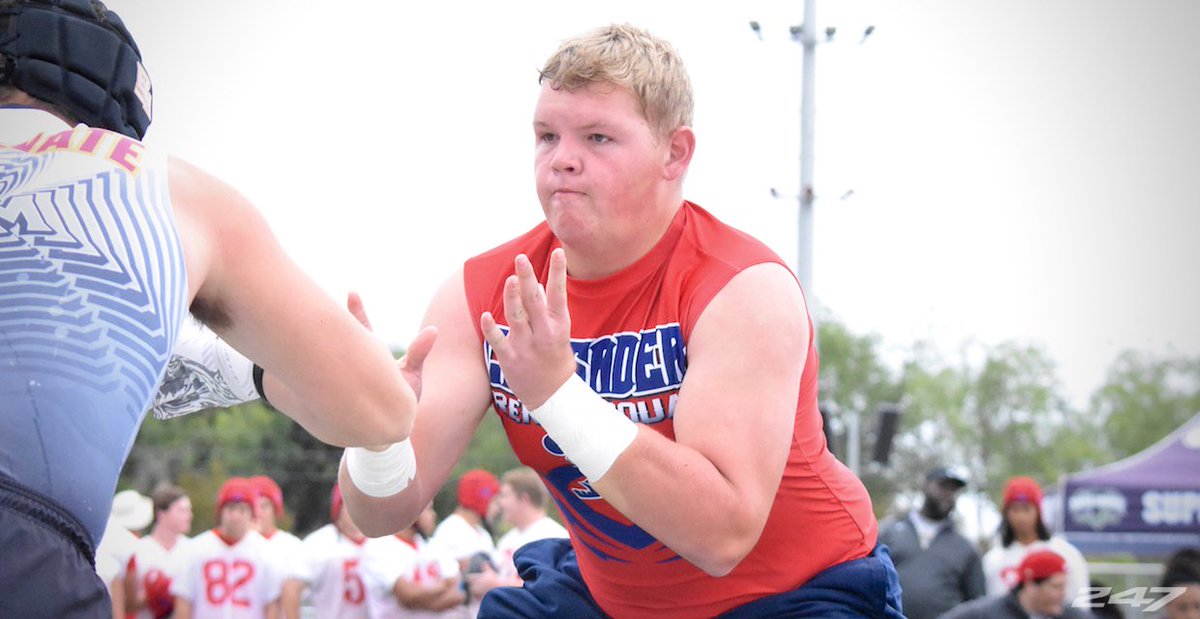 Honolulu St. Louis three-star offensive tackle Ben Scott holds four Mountain West offers heading into summer, plans to camp with three Big Ten programs: 247sports.com/Article/Colleg…