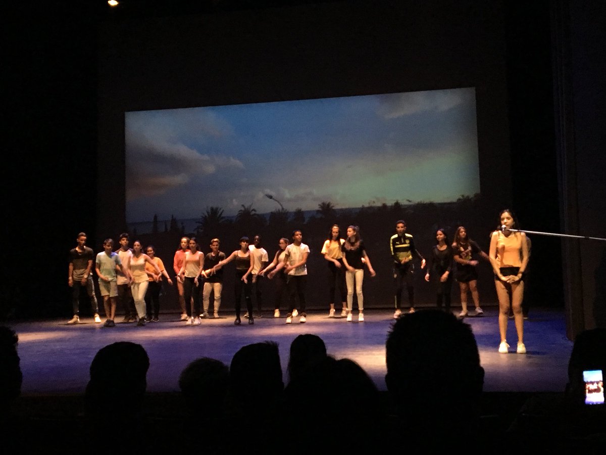 InsThos's tweet photo. Espectacular i impressionant cloenda de la VI edició del #TotsDansen dels Instituts de #Mataró #Satorras @inslaialarquera @INS_Campeny @ins_pcadafalch  @insthos @insbiada. Moltes felicitats a tot@s!! Sou les millors! @katialafay https://t.co/MH7zajSk0H