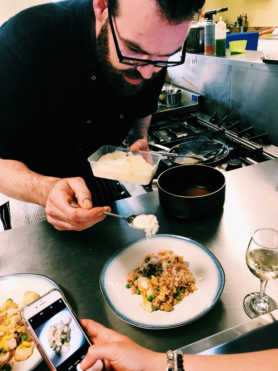 MolliemakesitNI's tweet photo. What a day! 🤩 I was privileged to meet and experience some on NI’s best hospitality! Thank you, @mournecottages @Whitewaterbeer @officallyoysters @MourneSFcookery - Tracey @NIFoodTours is a gem! I would highly recommend! #nmandd #mournecoastalflavours https://t.co/9EQw6ELQus