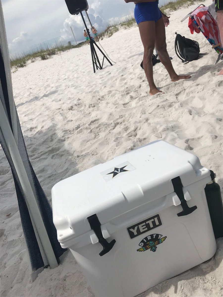 MarkusJander's tweet photo. #abetterbuzz #vanderbilt #yeti https://t.co/yKzjfkoeKU