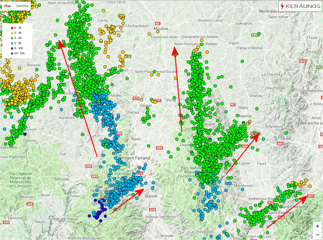 KeraunosObs's tweet photo. Les empreintes foudre laissées par les cellules orageuses sur le Massif-Central cet après-midi permettent de distinguer trois moteurs droits, deux moteurs gauches. #orages #Allier #Loire #PuydeDôme https://t.co/CnCefFdfNx