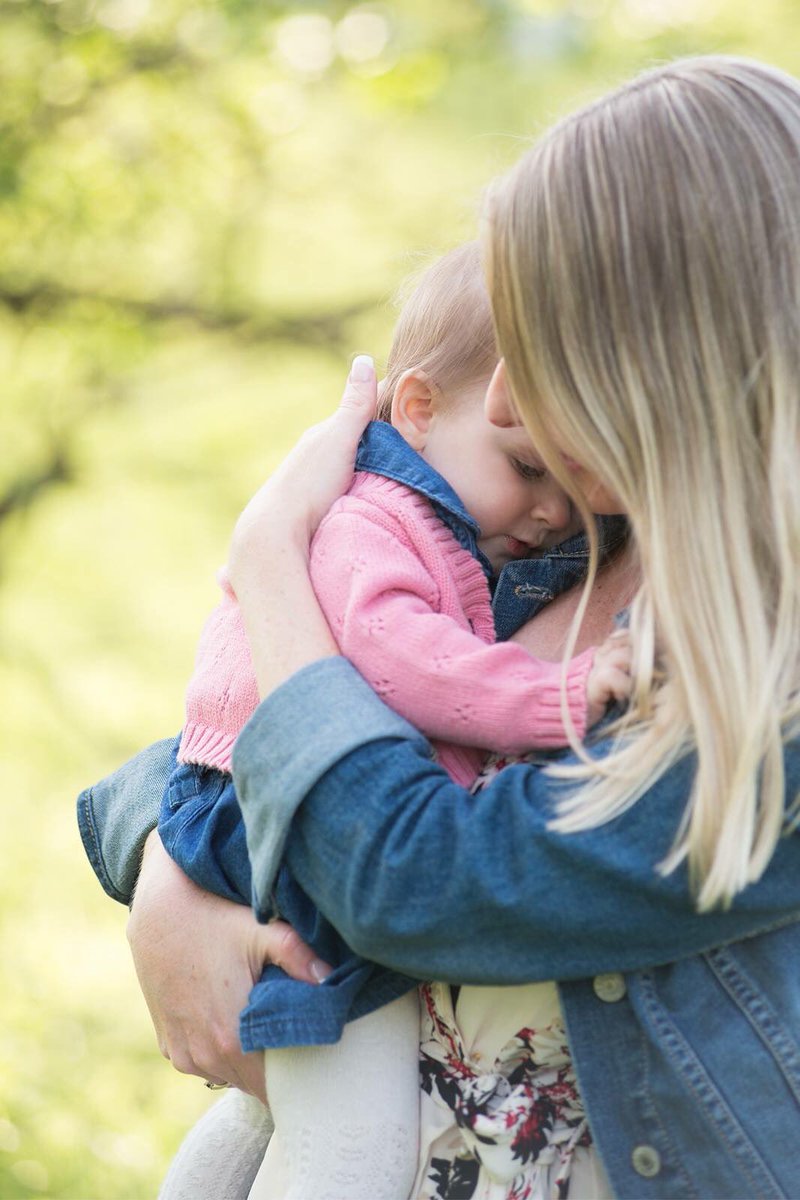 SCanadaPhoto's tweet photo. "I'll love you forever, I'll like you for always, as long as you're living my baby you'll be." ~Robert Munsch
#kitchener #robertmunsch #favouritebook #printyourphotos #daysarelongbuttheyearsareshort #familysession #familyphotographer #kids #kwawesome #kitchenerfamilyphotographer https://t.co/Jo9zWAgx4i