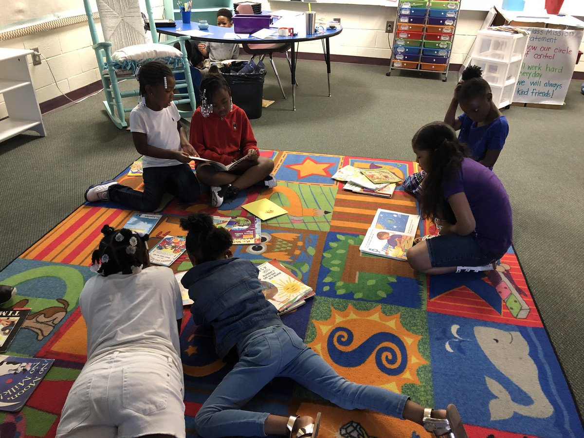 MsVenick's tweet photo. We absolutely LOVE our sweet kindergarten friends! Thank you for inviting us @RippElizabeth! 💕📚@PontiacElem https://t.co/AbdQeCdG0a