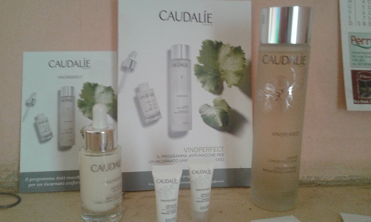 natasciadef's tweet photo. Pacco arrivato grazie #Trnd #CaudalieVinoperfect  #siero #antimacchie #illuminante #profumo #tester #passaparola https://t.co/U3lYZnI5fo