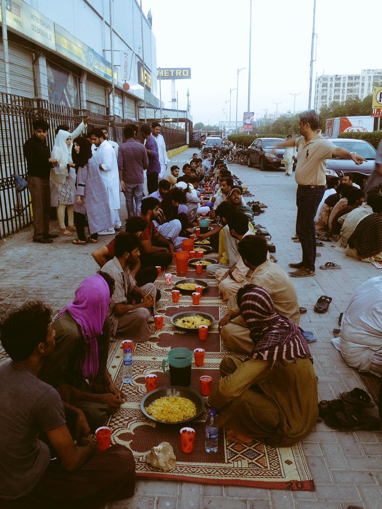 Flowwaterpk's tweet photo. #IftarDrive2018 
We would like to thanks all the volunteers for giving their precious time for the cause. 👍

#Flow For Healthy Life :) UAN: 03-111-222-737 | 0312-2721867 #ramzan #teamflow #family #ramadan2018 #iftardrive #iftari #purest #karachi #summers #chosewisely #Karachi https://t.co/xNtxq7BPIV