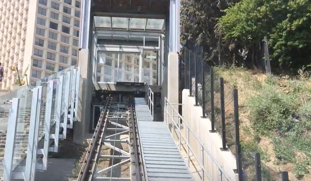 ECA_AB's tweet photo. Delegates to #TrainingDay2018 - make sure you check out the new Edmonton Funicular right outside the doors of the @FairmontMAC. This short video will tempt you. https://t.co/D9XXLxA0Aw #yeg #Downtown @DIALOG @CityofEdmonton https://t.co/ZPvhLuzSK4