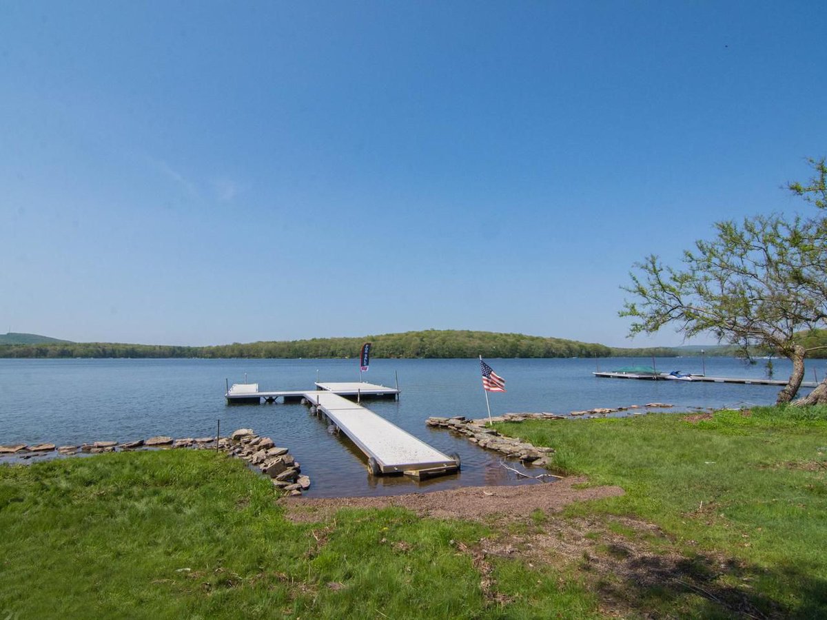 RaileyRealty's tweet photo. #FreshListingFriday is 1257 Thousand Acres Road! This adorable Lake Front chalet offers lake views from inside and out, 3 bedrooms, a level, grassy yard, and lakeside fire-pit!
View more photos and info here >> https://t.co/zgpTkzeM0K
#deepcreeklake #vacationdcl https://t.co/ctCMackqq2