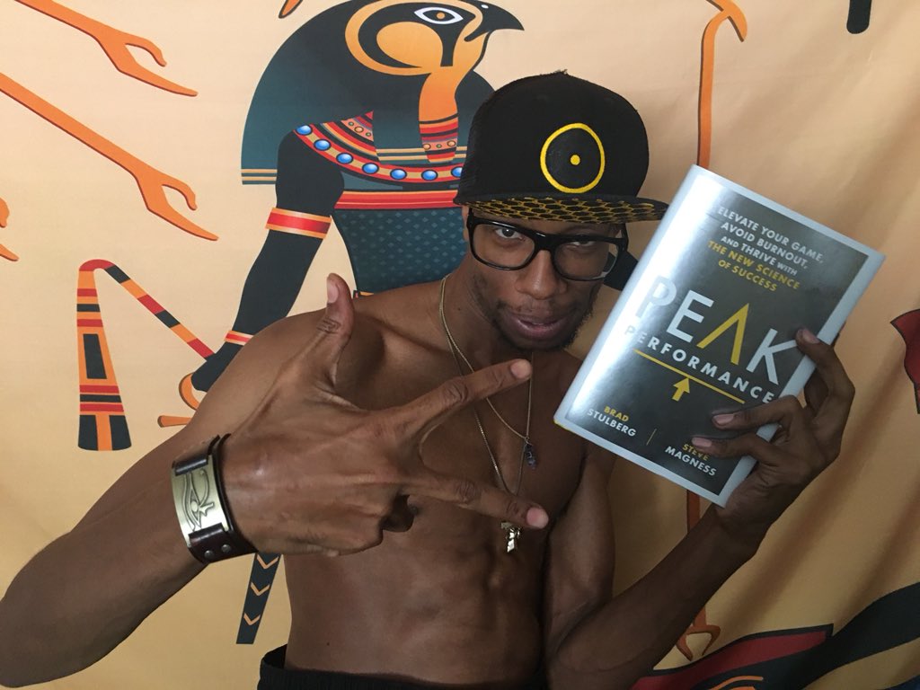 FLitz's tweet photo. @willanator0206 I read that tho my young G. Love it. Reading is fundamental. Imma talk bout it on my YouTube soon! Les get learnt #Hiphop #EddieMology @Amazon Gno Better Do Better ๐ #ReadinRainbow #WerdPlay https://t.co/RXdTukU4aB