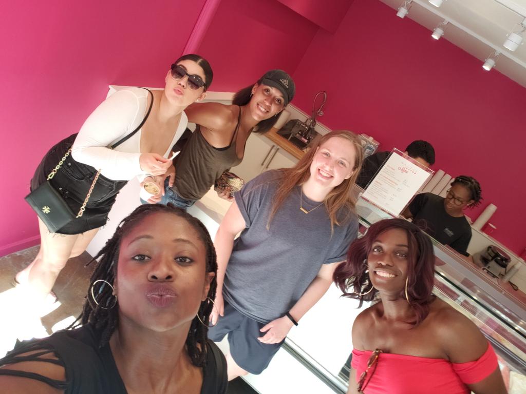 fatusince92's tweet photo. @drake getting a sugar high at Nadège. With @MissSimonie @Loco_LA34 It's the grand opening. Come join! https://t.co/QgP95WdBij