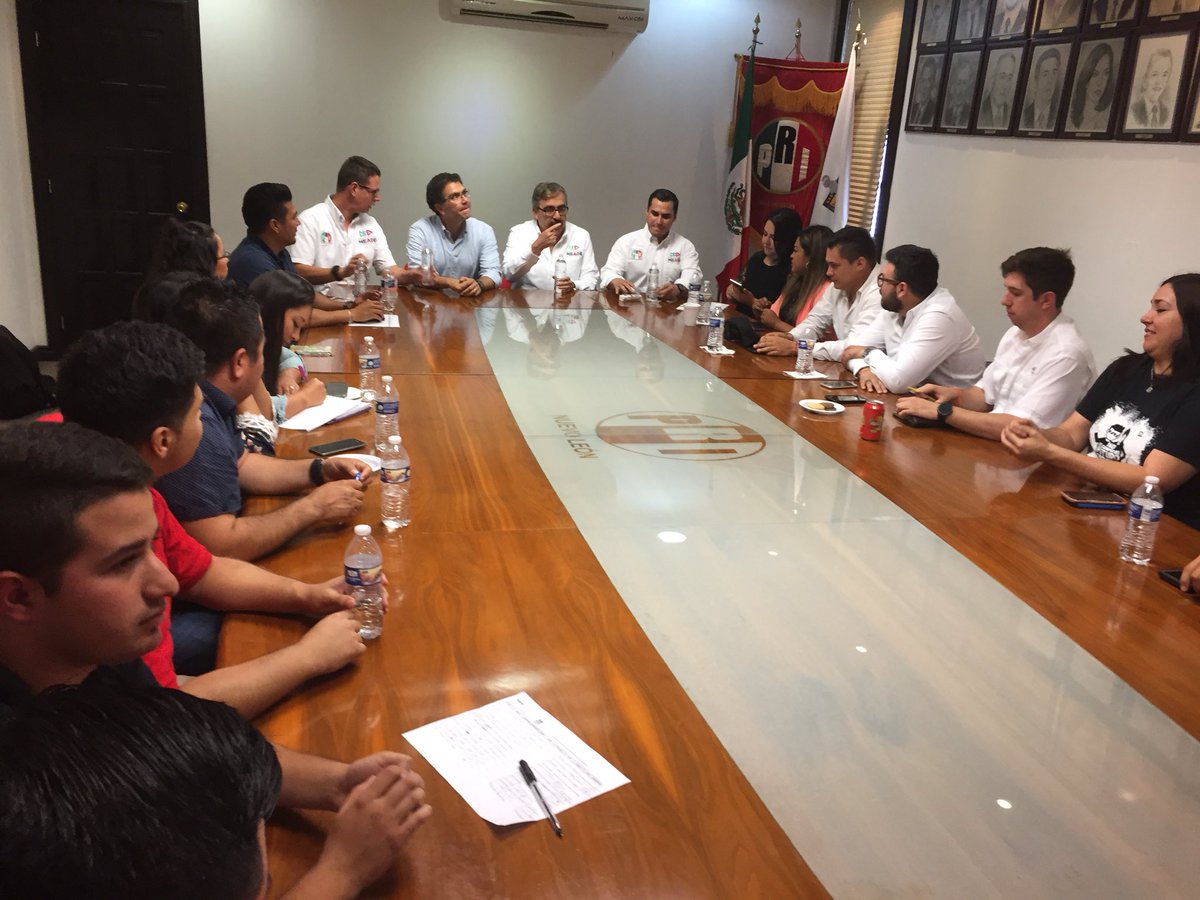 El día de hoy se llevó acabo una reunión con jóvenes Priistas con el senador @RiosPiterJaguar el delegado nacional <a href="/MOrtizProal/">Mauricio Ortiz Proal</a> de campaña en el estado @BenjasClariond y el presidente del Movimientoprimx Nuevo León  <a href="/JesusSHolguin/">Jesus Soto H.</a>