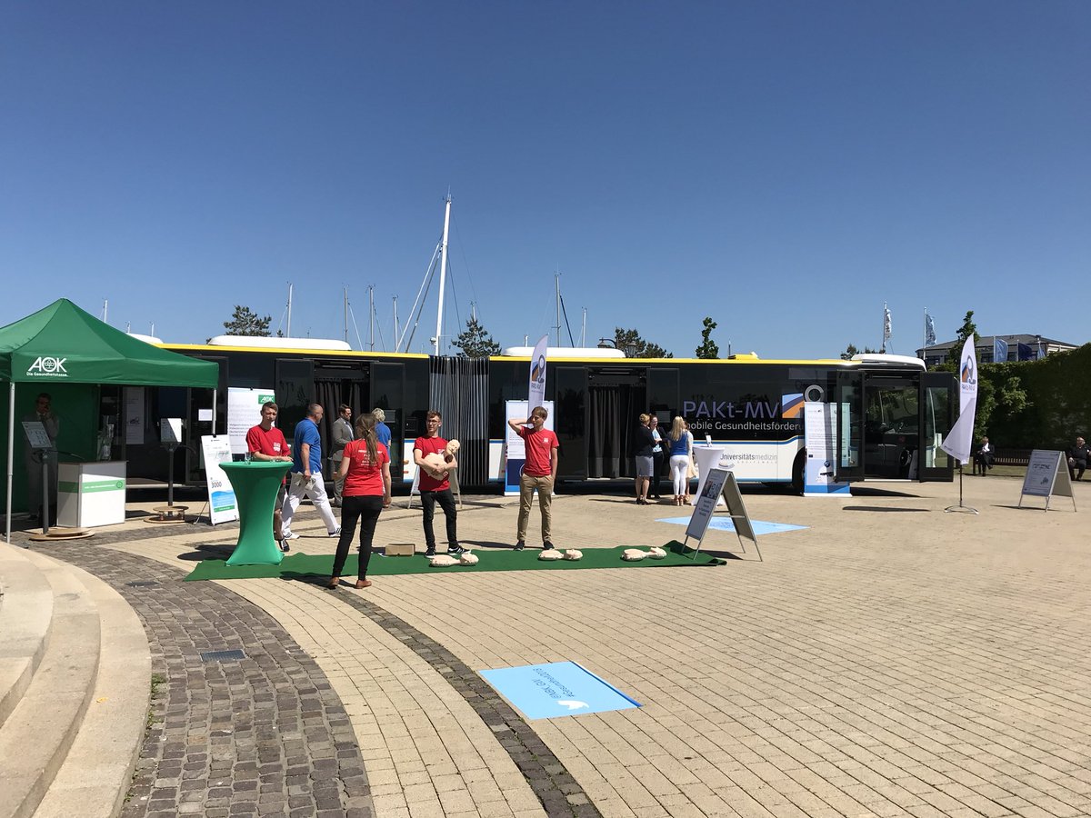 MichaelReiterPR's tweet image. Hahnenkamp @wissen_lockt #Gesundheit2018: #Notfallsystem #MV aufstellen wie in bevölkerungsreichen Ländern/ Laien, mobile Retter/ #FirstResponders mit Qualifizierung im Gesundheitswesen, #Telenotarzt =&amp;gt; #Rettungskette verkürzt + Verlinkung Kassenärztl. Notdienst mit Notarztsystem