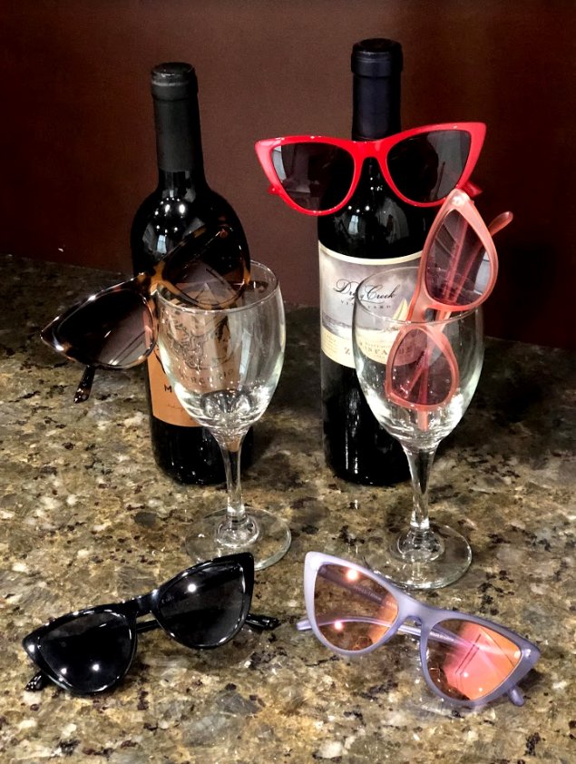 vbyvye's tweet image. Happy #NationalWineDay to our #vvips. Have you seen our new sunnies WINE NOT! They are now online and they're just as good as the sangria in your cup tonight 😉 #vsunnies vbyvye.com/classic-collec…