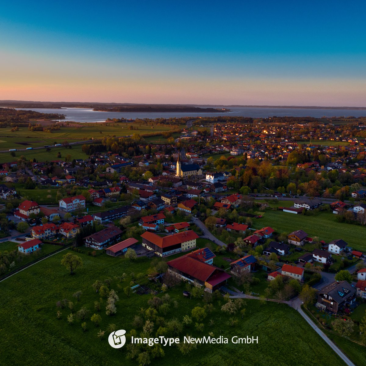 imagetype's tweet photo. Highend aerial Fotografie, hier Bernau am Chiemsee. Mehr Beispiele auf unserer Webseite. @imagetypenewmedia. Wir sind Spezialisten für sphärische Panoramen am Boden und in der Luft und Ihr regionaler #Google Partner am #Chiemsee 🚩#aerialfotography #luftbildfotografie https://t.co/csXkjwPFY4