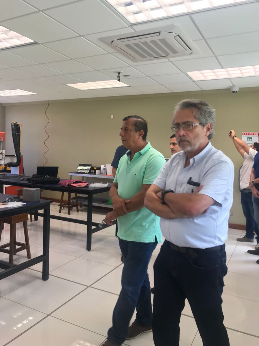 ADEZN01's tweet image. Reunión Eduardo Pinto y equipo técnico, para el desarrollo urbanístico de propiedad frente a TEC.
A partir de la experiencia de @22 Barcelona se motivaron a enfocar el proyecto por la línea de economía del conocimiento con una combinación de áreas verdes, habitacional y  TIC´S.