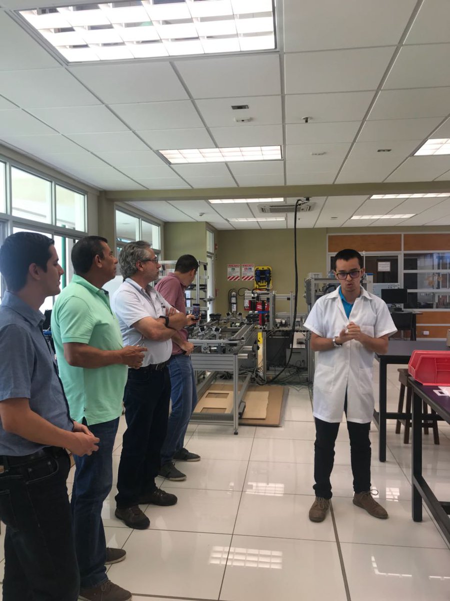 ADEZN01's tweet image. Reunión Eduardo Pinto y equipo técnico, para el desarrollo urbanístico de propiedad frente a TEC.
A partir de la experiencia de @22 Barcelona se motivaron a enfocar el proyecto por la línea de economía del conocimiento con una combinación de áreas verdes, habitacional y  TIC´S.