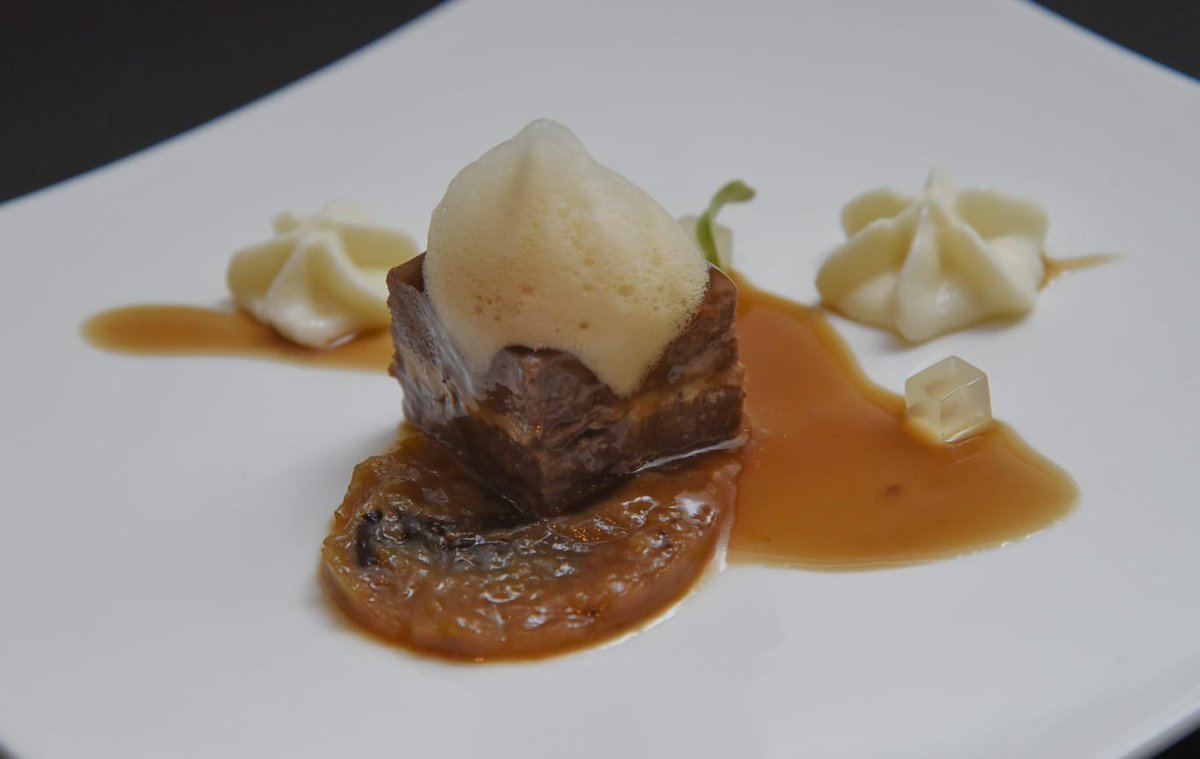 rest_abantal's tweet photo. Royal de #pato con café #Ristretto, manzana y ciruela. Un homenaje a la cocina centroeuropea. 
#nespressoDistrito22 #NespressoAtelier @NespressoES https://t.co/iJRd0Ontwy