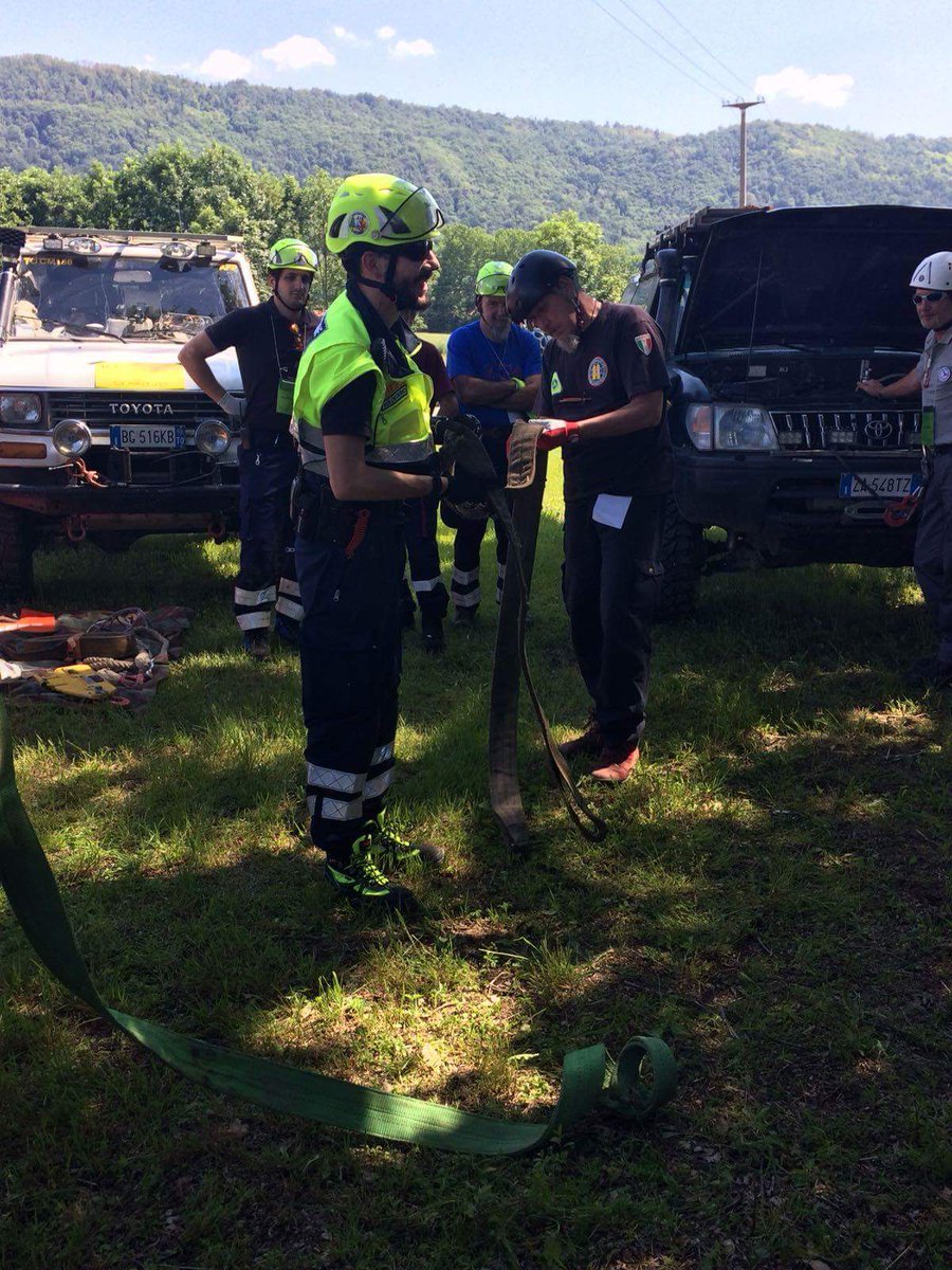 VolToCsv's tweet photo. #CampoScuola2018 Le immagini della terza giornata di lavoro dei #Volontari della Commissione di #ProtezioneCivile: a #PalazzoCanavese e #Piverone si lavora duro! 💪 https://t.co/70k9JLFDva
