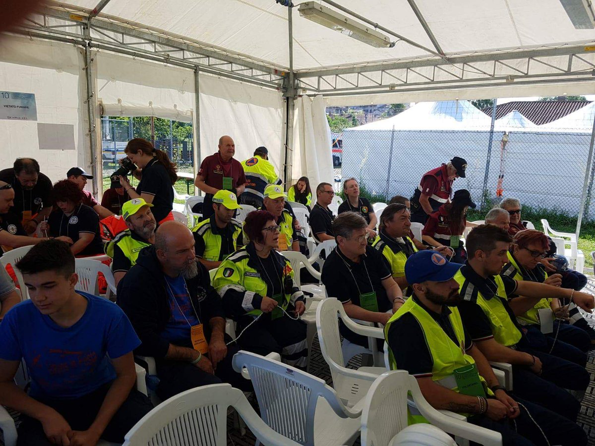 VolToCsv's tweet photo. #CampoScuola2018 Le immagini della terza giornata di lavoro dei #Volontari della Commissione di #ProtezioneCivile: a #PalazzoCanavese e #Piverone si lavora duro! 💪 https://t.co/70k9JLFDva