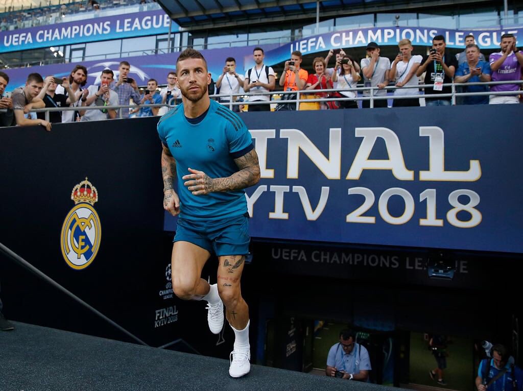 SergioRamos's tweet photo. Como si fuera la primera, como si fuera la única.
Like it's the first one, like it's the only one.
#HalaMadrid #APorLa13 https://t.co/tKVeaJDdMZ