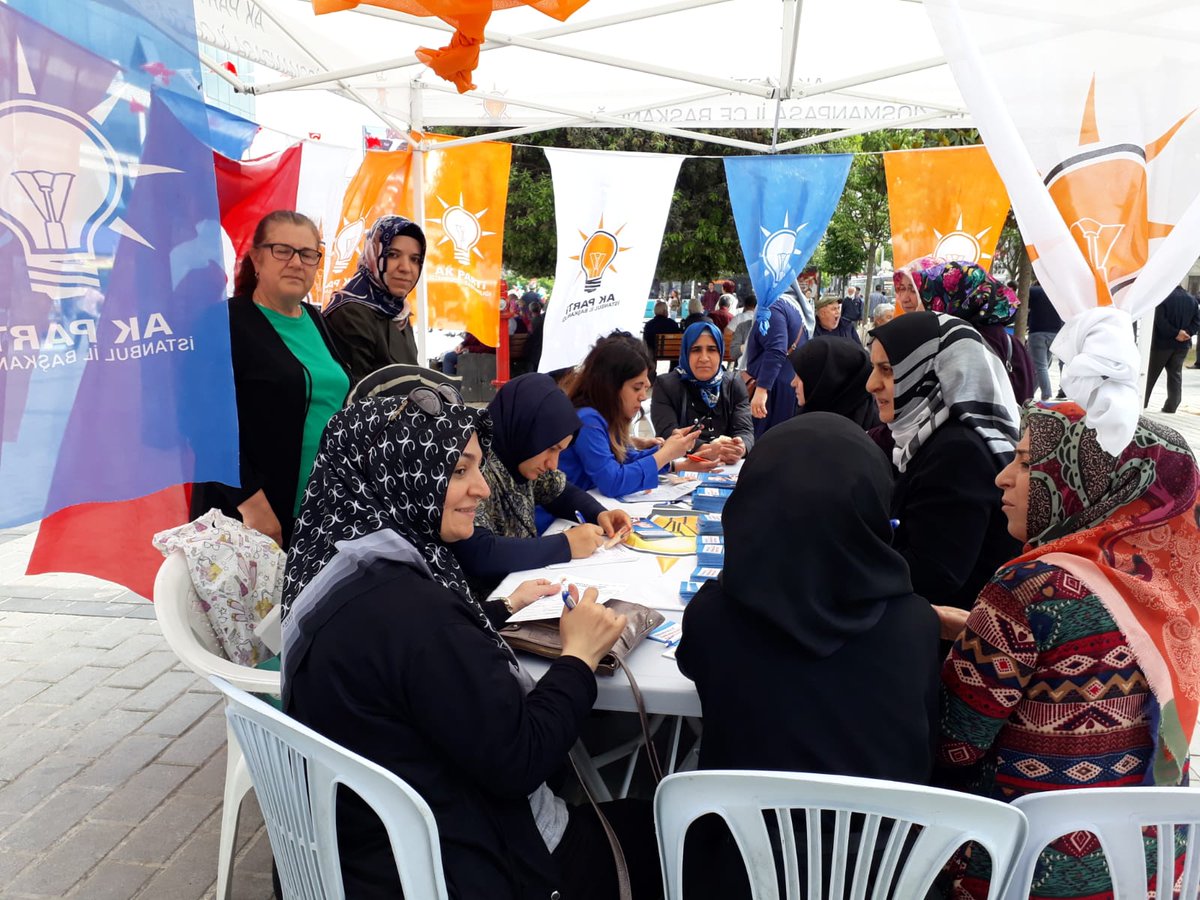 akkadingop's tweet photo. Ak Parti Gaziosmanpaşa ilçe Kadın Kolları Başkanı @Zeynepvurmaz , Gaziosmanpaşa meydanda kurulan Ak Noktayı ziyaret etti,yeni üye yaptı ve halkla gündemi konuştu @SeymaDgc @filiz_dur @Mukaddeskarama5 @FatmaBetul2023 @ceyni15 @SevdaAskin61 @fatmatatar03 @baharbyrk15 @aaysglll https://t.co/gr1HP04err