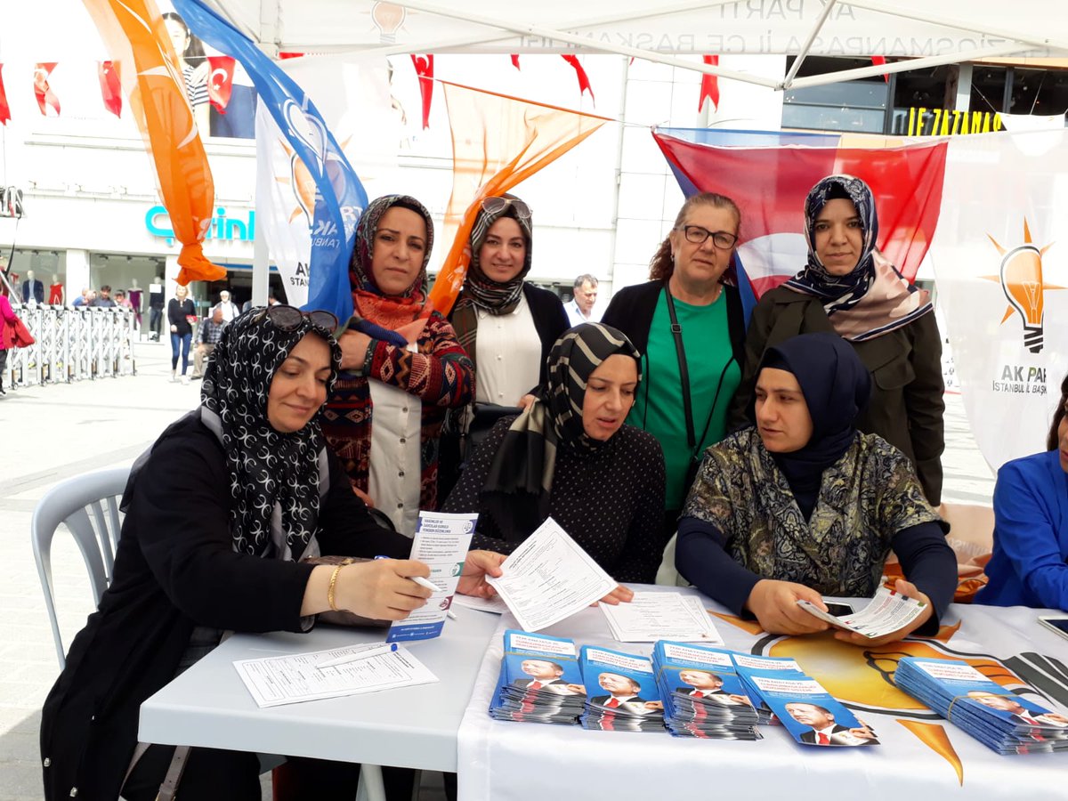 akkadingop's tweet photo. Ak Parti Gaziosmanpaşa ilçe Kadın Kolları Başkanı @Zeynepvurmaz , Gaziosmanpaşa meydanda kurulan Ak Noktayı ziyaret etti,yeni üye yaptı ve halkla gündemi konuştu @SeymaDgc @filiz_dur @Mukaddeskarama5 @FatmaBetul2023 @ceyni15 @SevdaAskin61 @fatmatatar03 @baharbyrk15 @aaysglll https://t.co/gr1HP04err