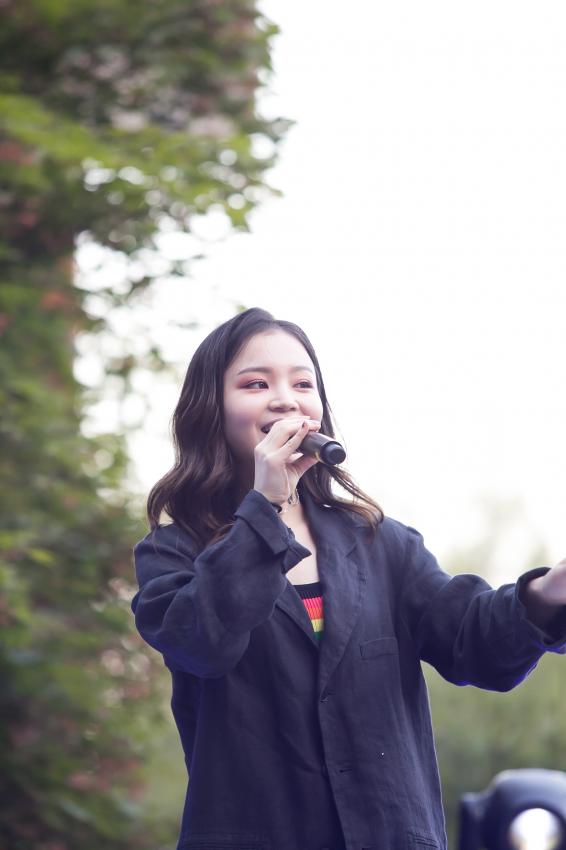 PlanetHaYi's tweet photo. [HQ PHOTOS] Lee Hi at SangMyung University #2 https://t.co/74fPy1OhoZ
