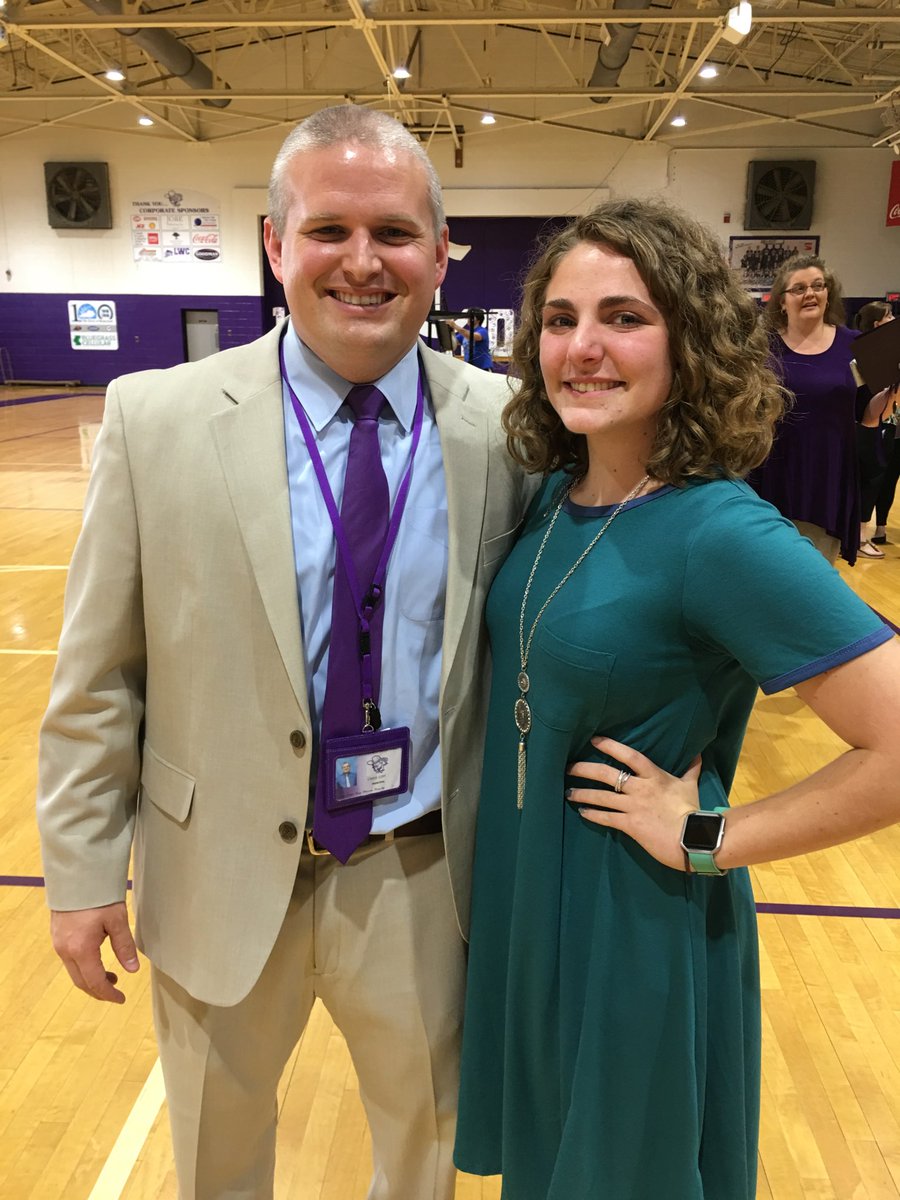 CavernaGuidance's tweet photo. Alyia maulden valedictorian with @CavHSPrincipal during awards ceremony #purplepride #climbdeeper #caverna https://t.co/kUwzvALY3s