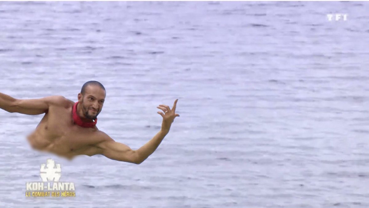 Pendant ce temps là sur les poteaux :
« Oh regarde, y’a un requin. »
#KohLanta