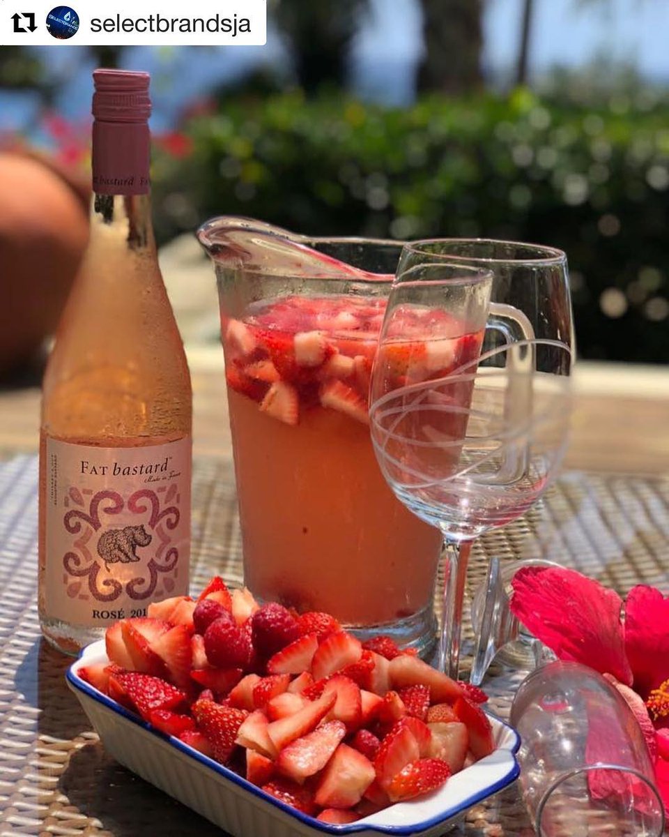 What pairs with #MDW? Rosé, duh!!! #FATbastardWine #FATbastard #MemorialDayWeekend #Rosé #RoséAllDay
