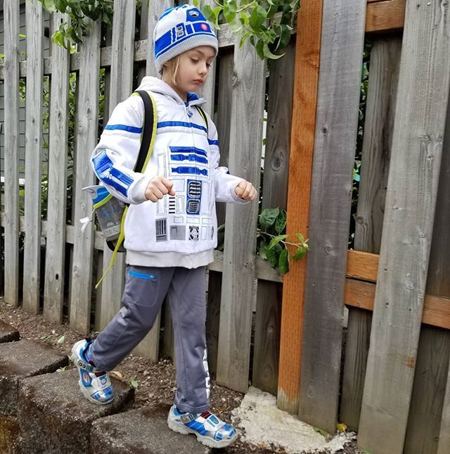 ShanaTargosz's tweet photo. Today was "Dress as a Super Hero" day at school. My son chose R2-D2. ๐
#droidsrule #droidstagram https://t.co/Pjdl9SmPNi https://t.co/phwzKSfuc2