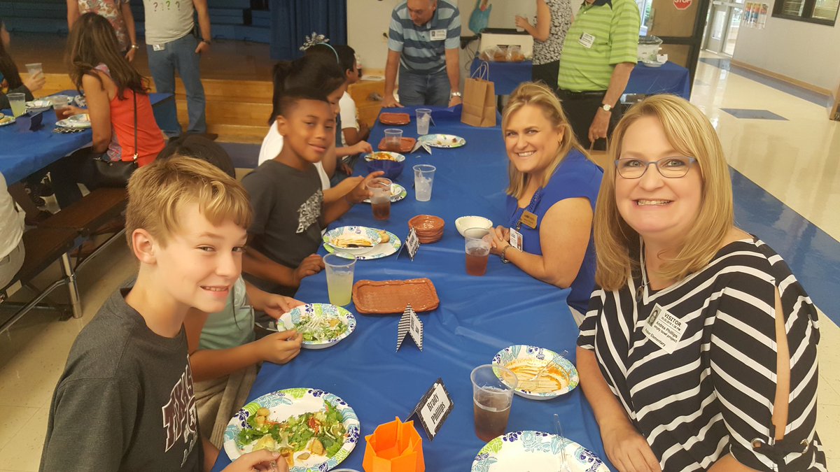 J_O_D_Y_R's tweet photo. Makerspaces, LISD Corner stones, art, 3D Printing, GT, Community partnerships and service all come together at Polser!
#lisdculture #lisdlib #Polserproud
#polyprinter https://t.co/3T9mfDMHCl