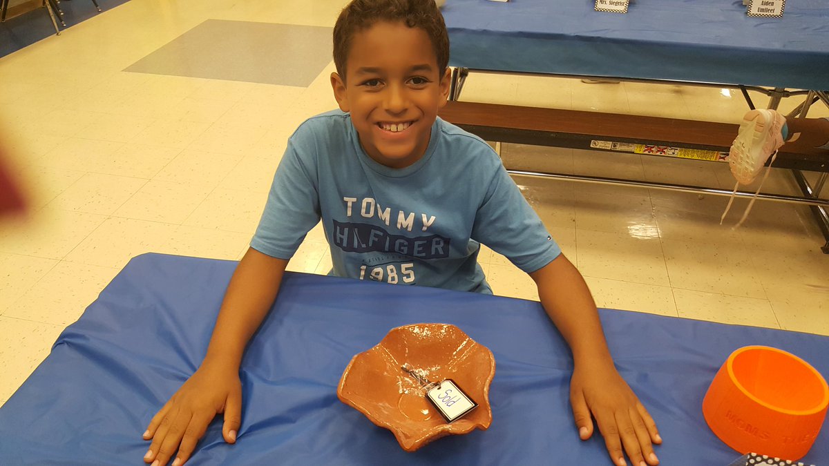 J_O_D_Y_R's tweet photo. Makerspaces, LISD Corner stones, art, 3D Printing, GT, Community partnerships and service all come together at Polser!
#lisdculture #lisdlib #Polserproud
#polyprinter https://t.co/3T9mfDMHCl