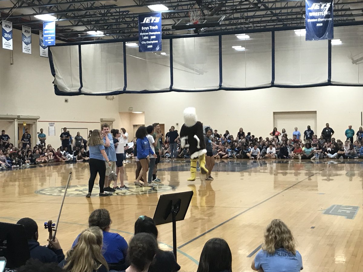 SteffSchoolCoun's tweet photo. We cannot thank the @OLHS_SCA and @ltownsca enough for coming out to the @CLMSJETS pep rally!!! You guys were AWESOME!!! https://t.co/NG3N3YXVO1