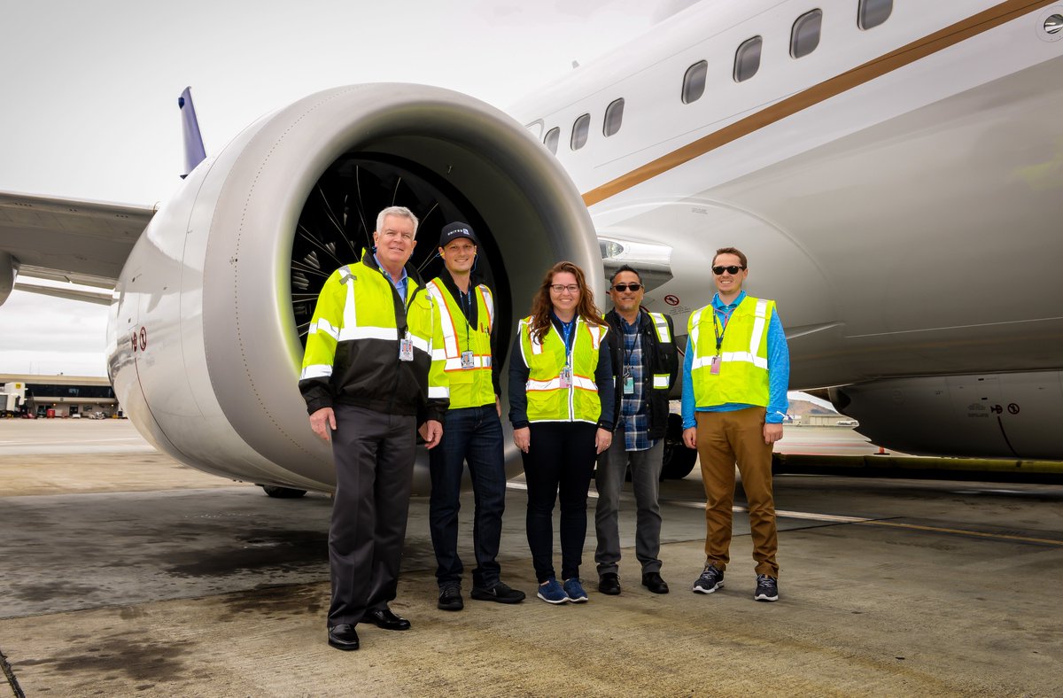 @weareunited @39100ft @RichViera SFO employees excited to see the brand new 737 Max here! #beingunited