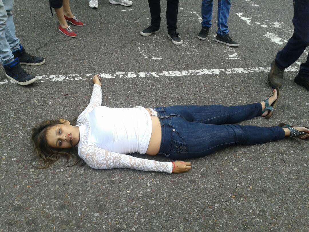 Redimid65747853's tweet photo. @NicolasMaduro @DrodriguezVen MIRA TÚ PAZ ASESINO https://t.co/Jq2B19U781