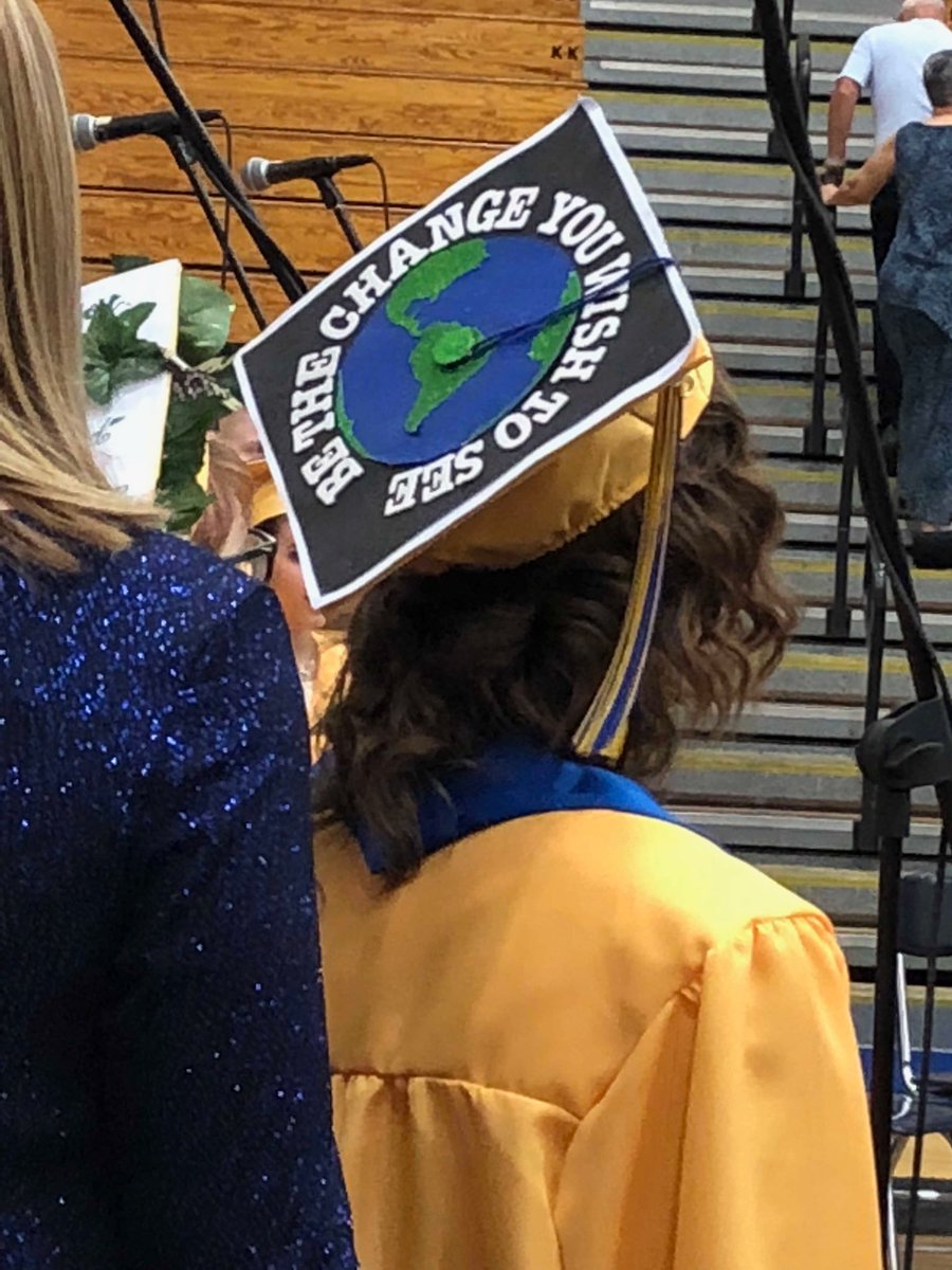 McDermott_41's tweet photo. Ashley is ready to change the world! #phsgraduation https://t.co/iOPt8opkbl