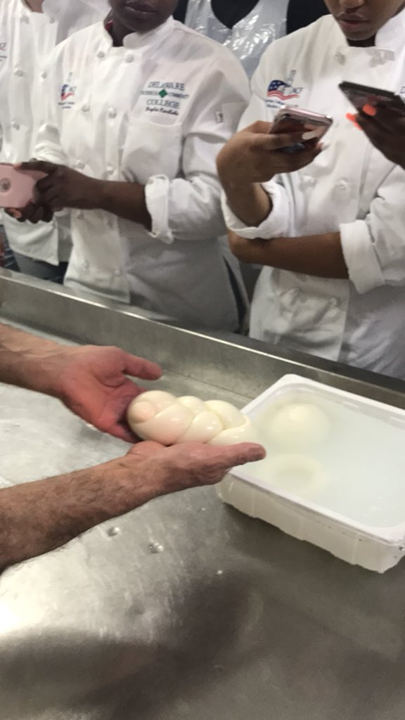 ChefSakers's tweet photo. #dtccgoestoitaly #dtccabroad    Michelangelo mozzarella cheese factory lector and tour. https://t.co/7d49eAZdo2