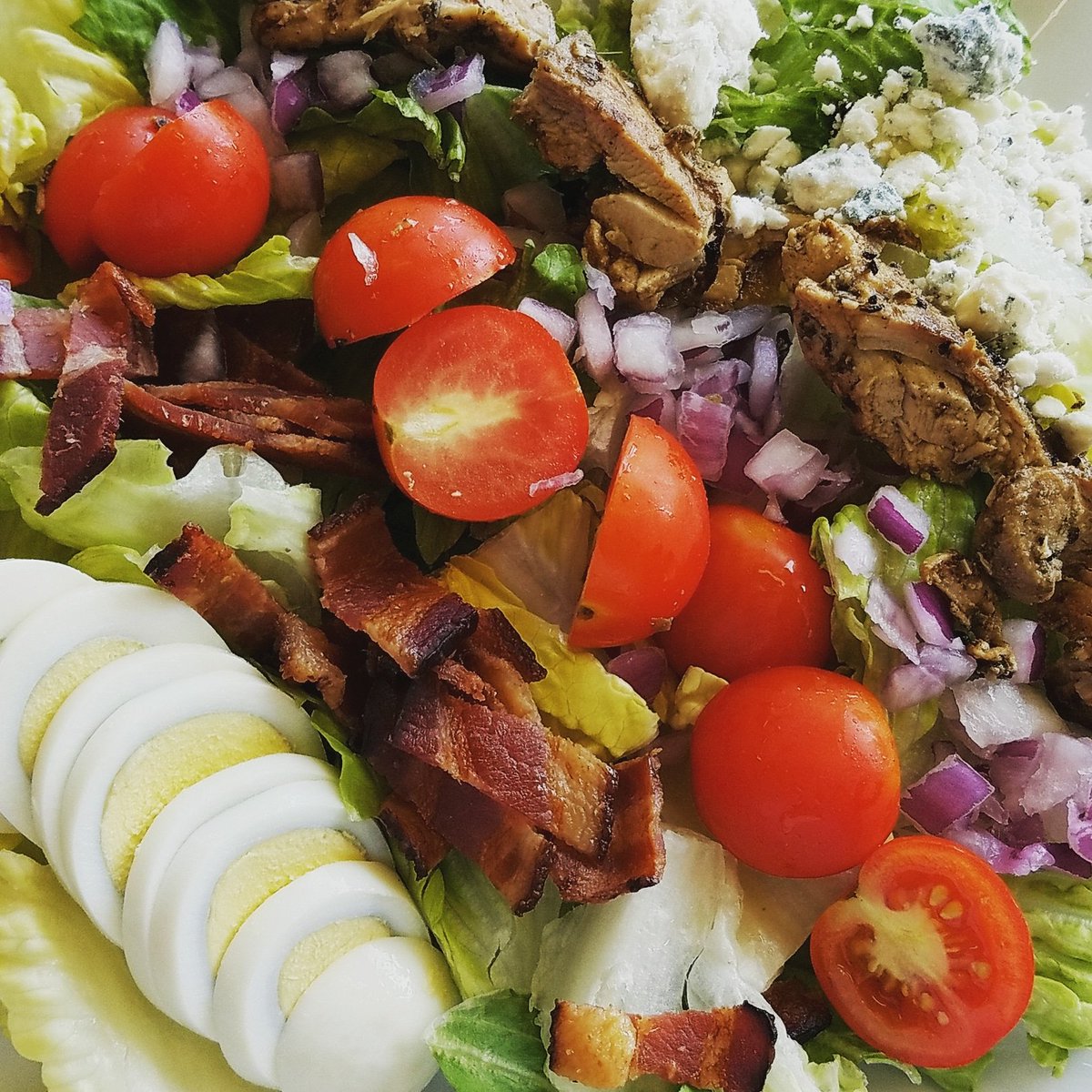 taherlunch's tweet photo. #cobb #salad today with #bluecheese #dressing #yummy #food... #bacon #chicken #tomato #redonion #bluecheese ,🥗🥓🍗🍅 https://t.co/ModRMmJdOf