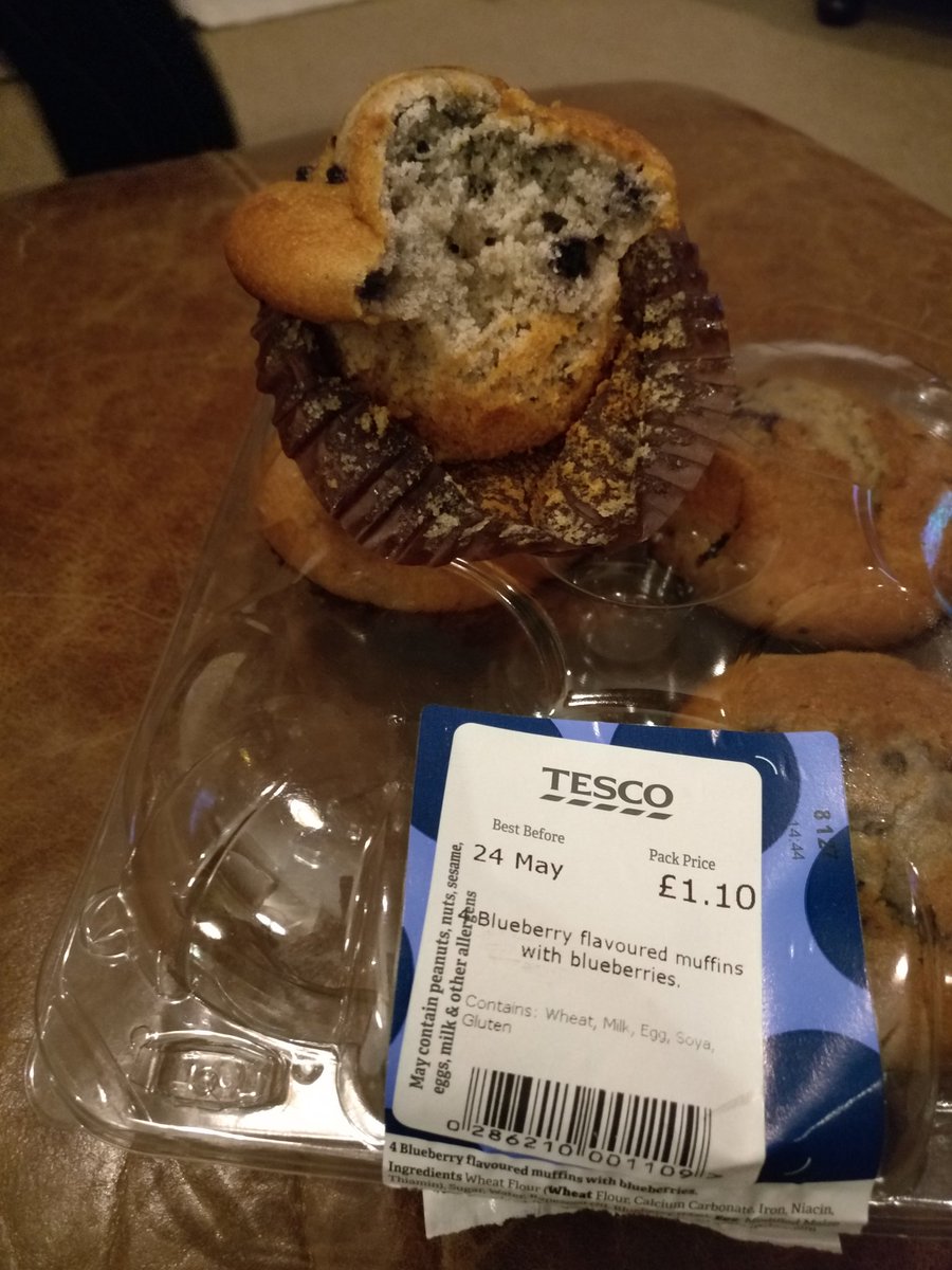 JoshDrydenyeaaa's tweet photo. Thanks for the stale, out of date muffins you sold me today @Tesco. Beautifully dry 💥 https://t.co/i38ukHEiqY