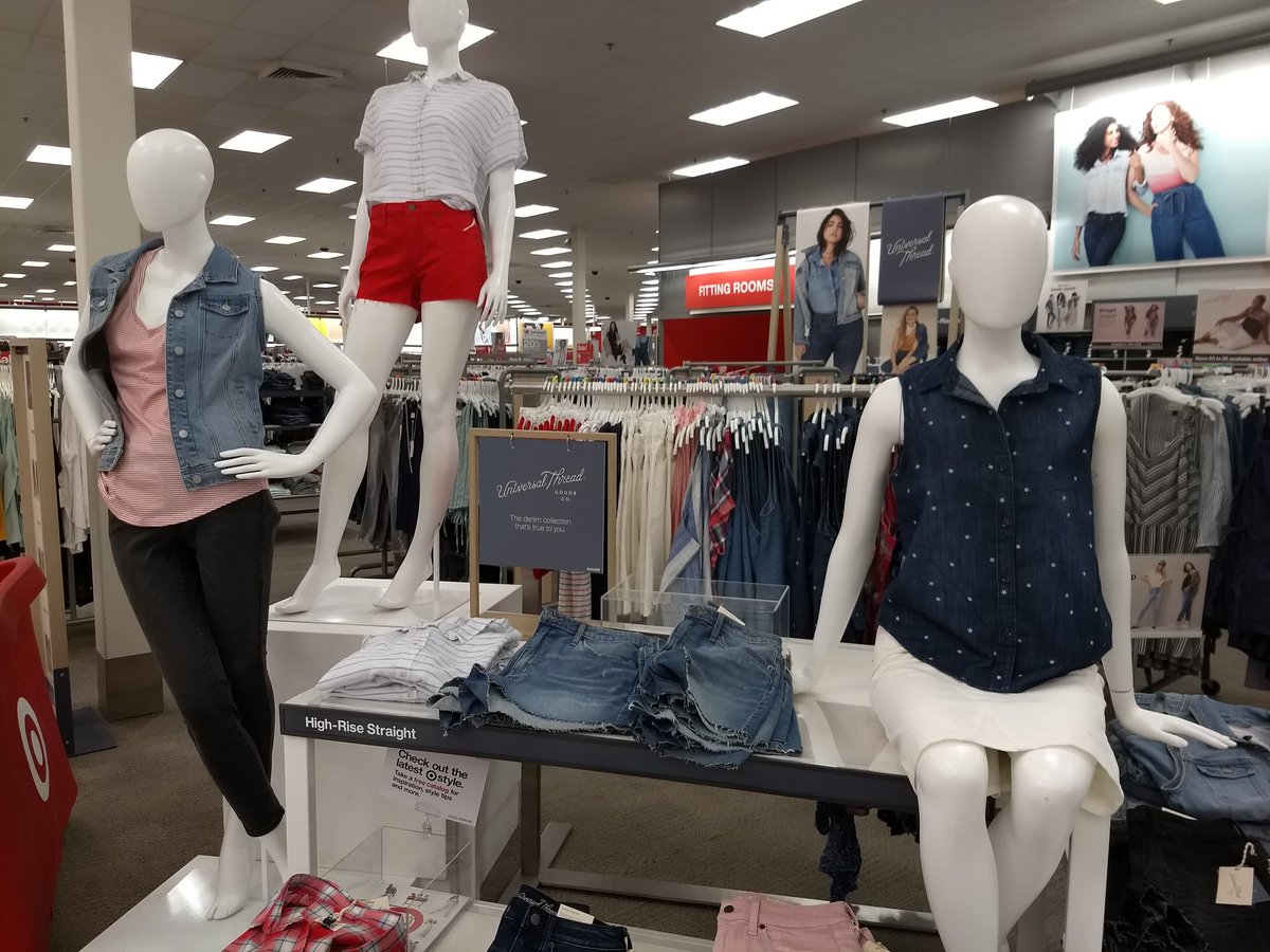 VmLaura13's tweet photo. Keeping it festive and folded for memorial day here @t0820!  @JenieBrisson @Howard_JoshT @MBCurry22 @CHead820 https://t.co/kS88uTwx7K