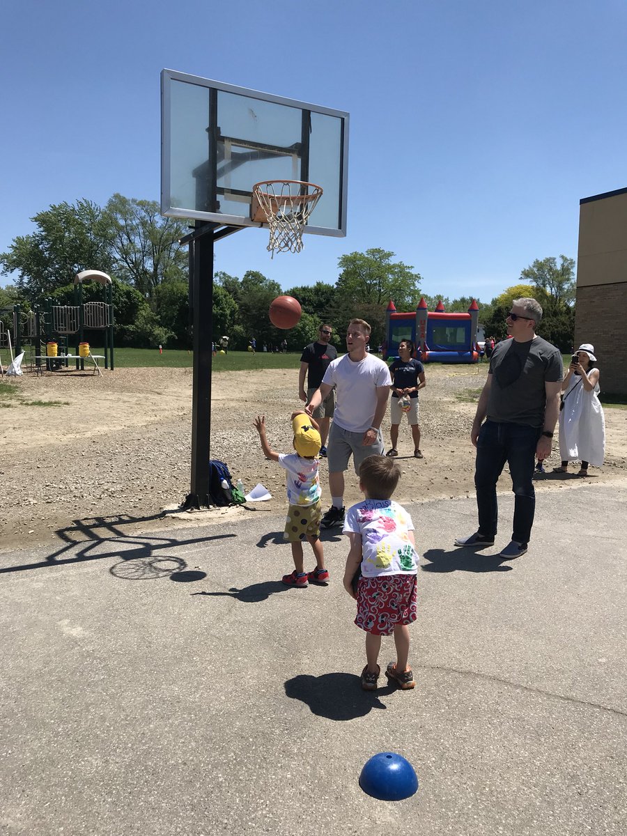 thurstonpre's tweet photo. Preschool had so much fun at field day today! #preschoollife #preschoolrocks @a2Thurston @A2schools https://t.co/lsg8BoaA0I