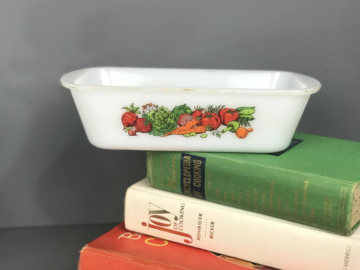 Excited to share the latest addition to my #etsy shop etsy.me/2KTPqX5 #housewares #farmhousekitchen #vintagekitchendish #vintagefarmhouse #retrofarmhouse #retokitchen #farmhousevintage #vintagecasserole #glasbake #milkglass